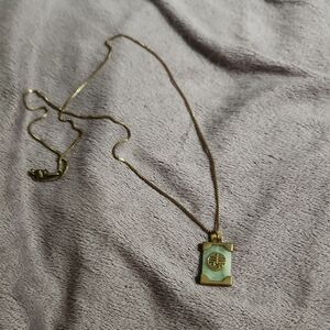 Elegant Gold and Green Pendant Necklace